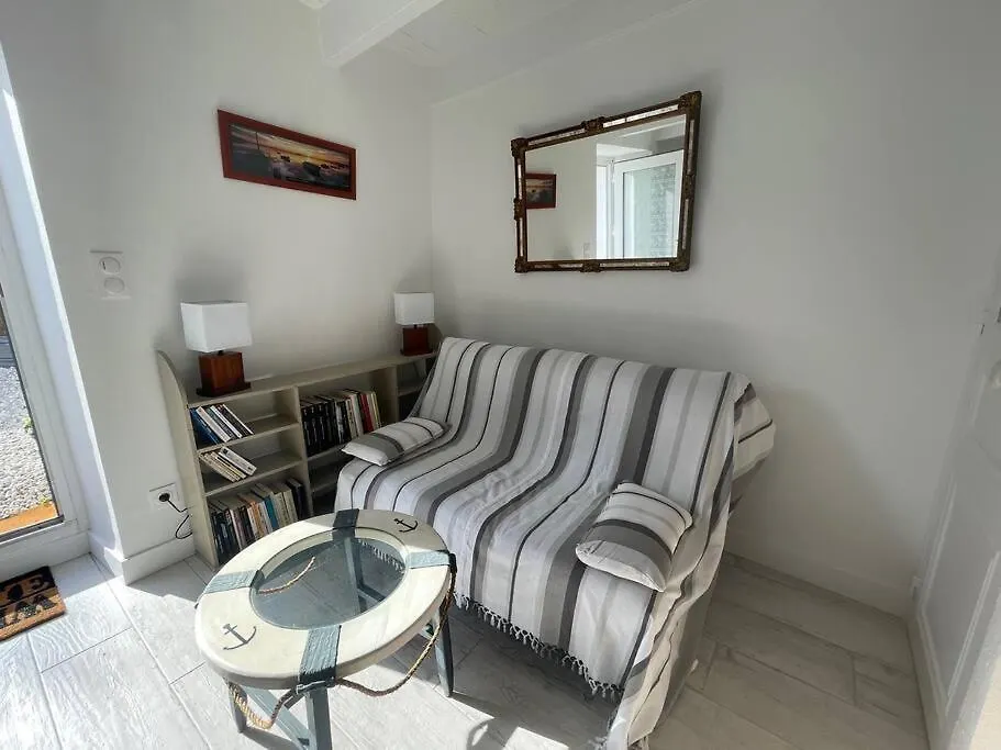 Holiday home La Petite Maison, Charmant Penty Coeur De Village Sene
